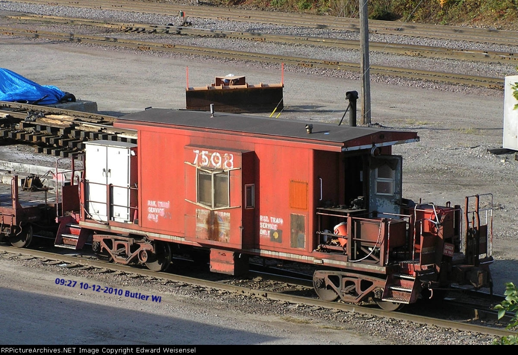 Short-body caboose stenciled "For Rail Train Service Only" chases CNW 262071 south this morn